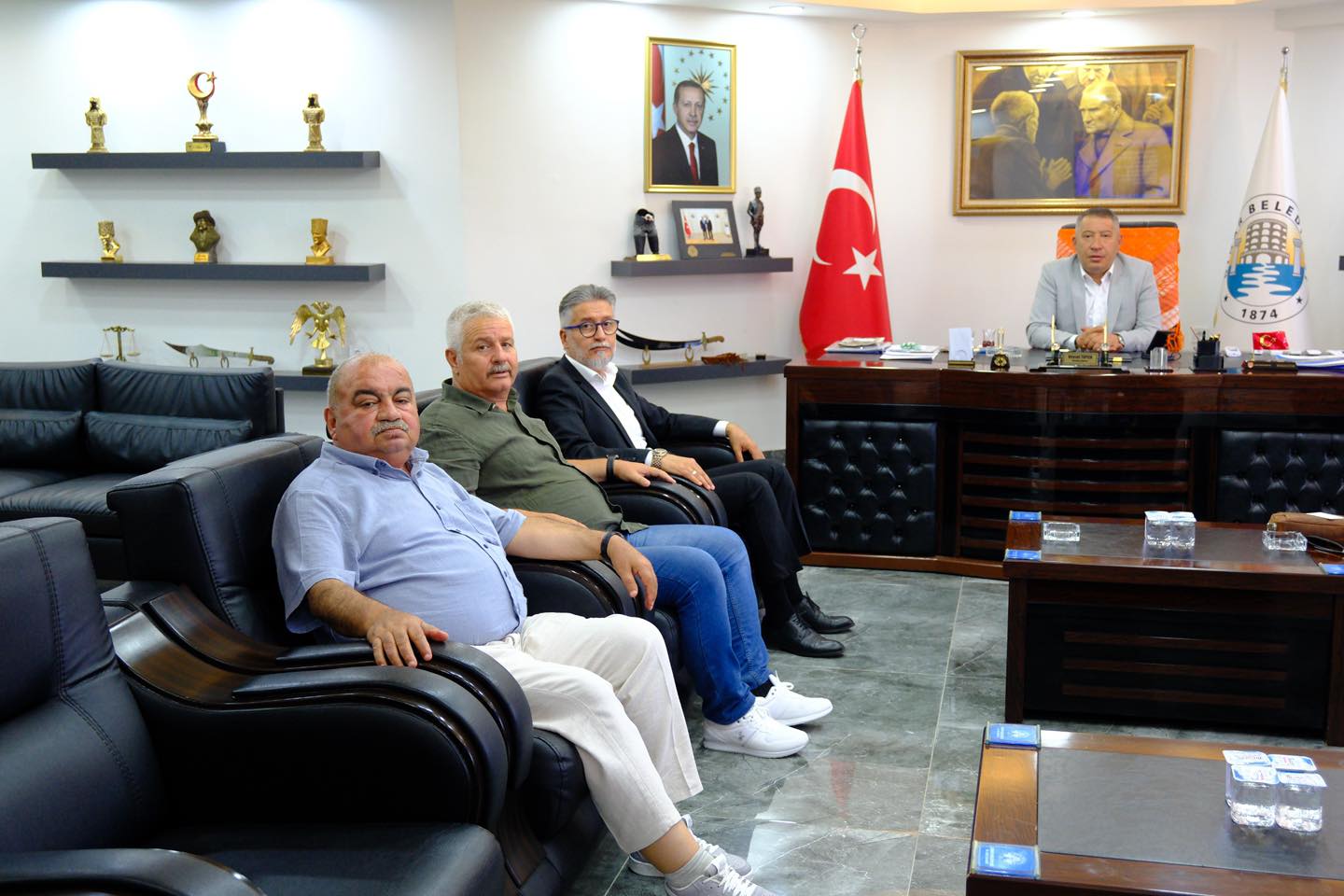Afyonkarahisarllar Derneinden Belediye Bakanmz Veysel Topuya Ziyaret