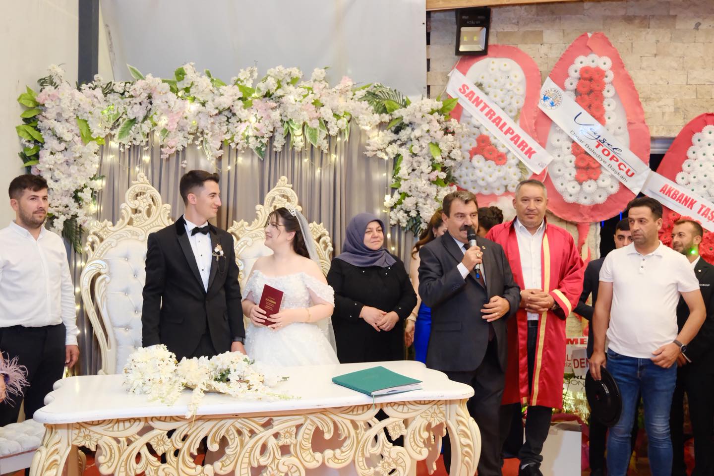 Sar ve ahiner Ailelerinin Mutlu Gn