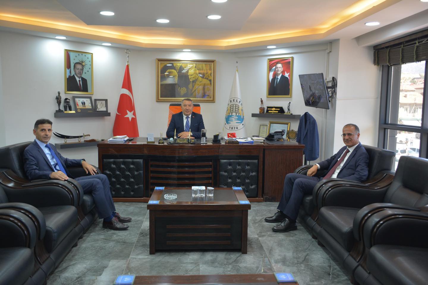 Afyonkarahisar Ziraat Bankas Blge Mdrmz Ferit Bien Dinar Belediye Bakanmz Veysel Topuyu makamnda ziyaret etti