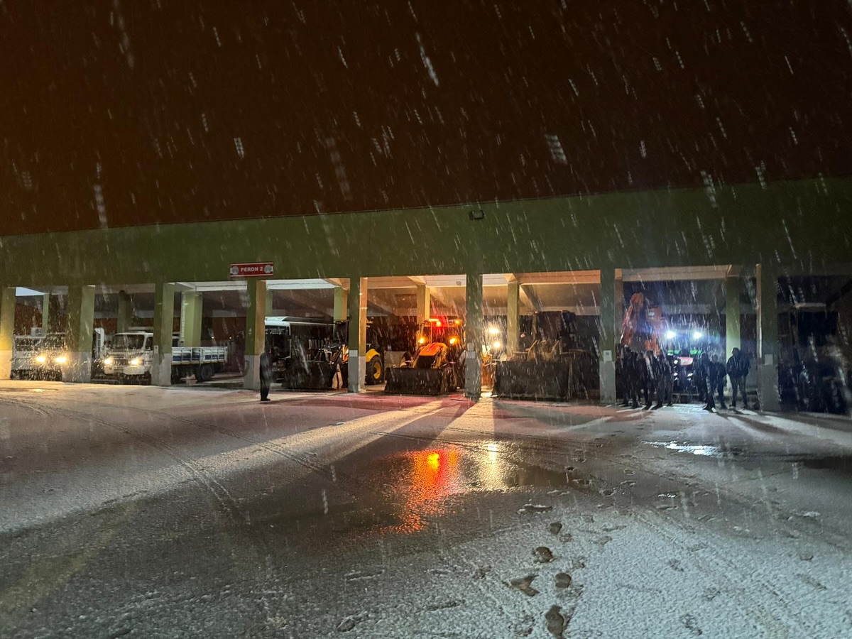 Dinar G�ne Karla Uyand�, Dinar Belediyesi Ekipleri Sahada