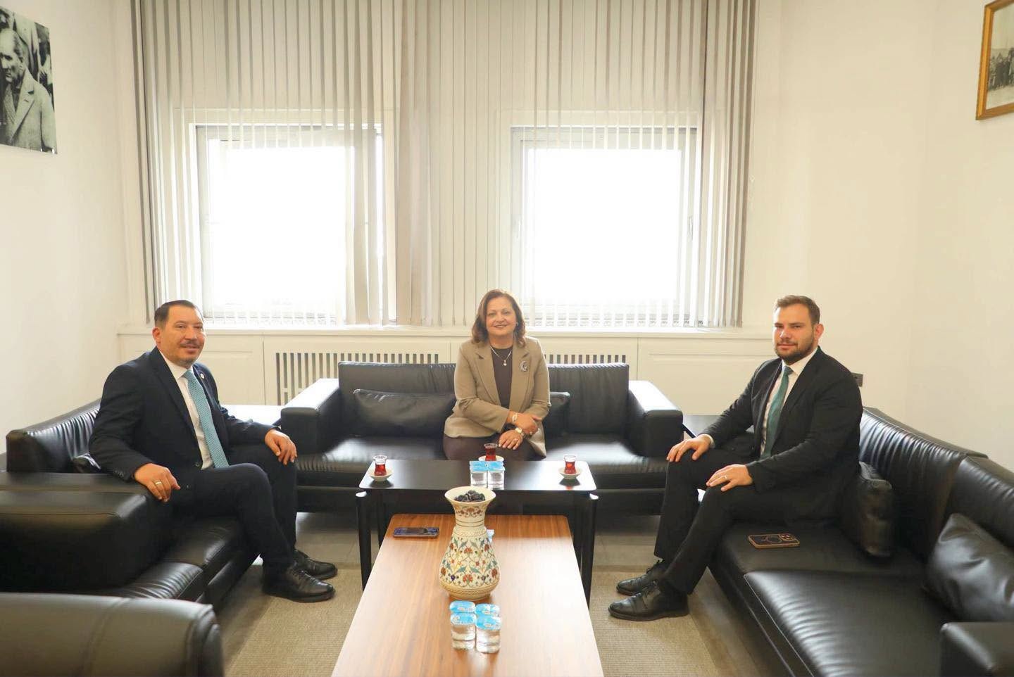 Afyonkarahisar Belediye Ba�kan�m�z Say�n Burcu K�ksal�a Ziyaret Ettik
