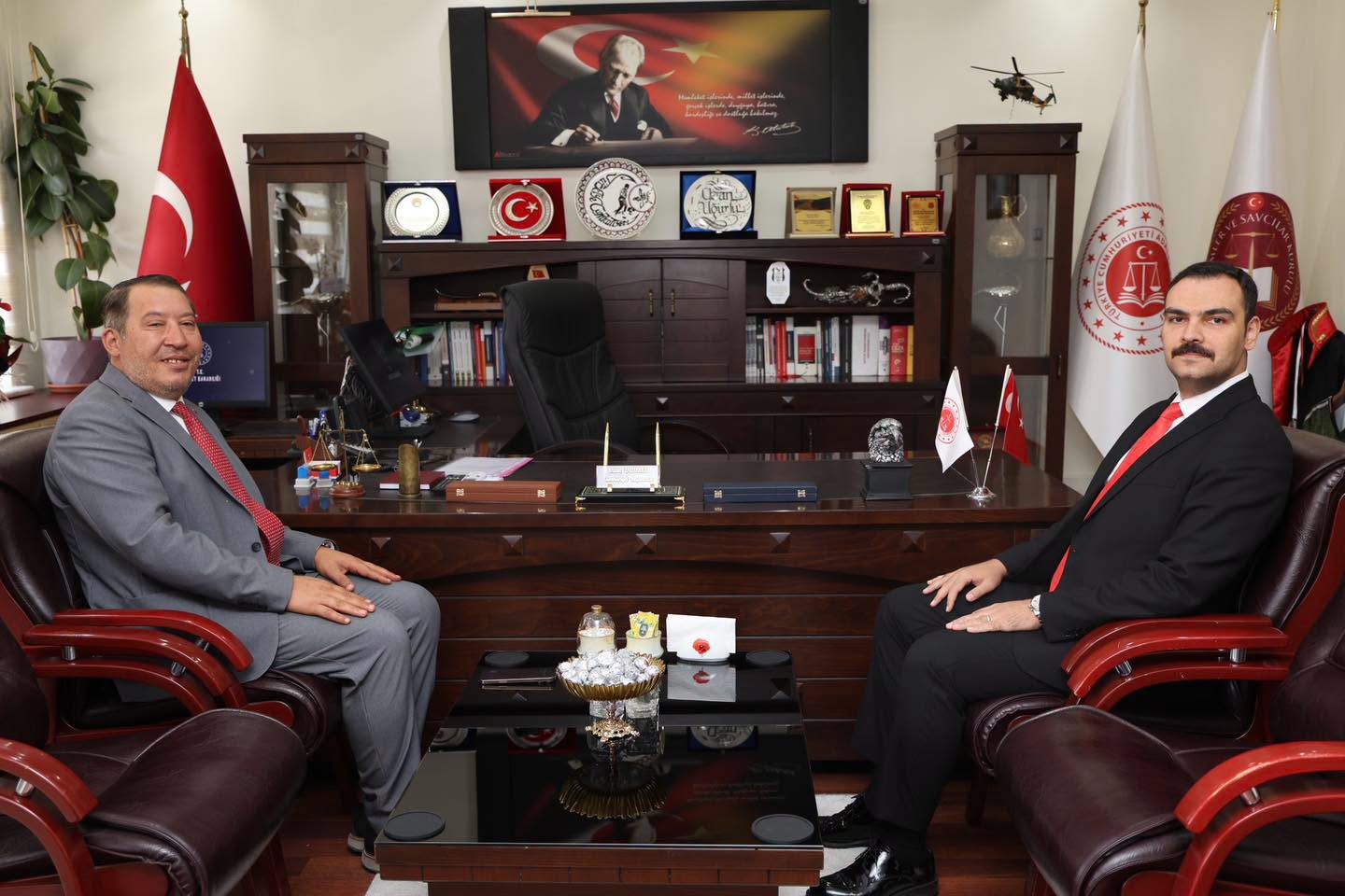  Dinar Cumhuriyet Ba�savc�l���na Atanan Ozan U�urlu�ya Ziyaret