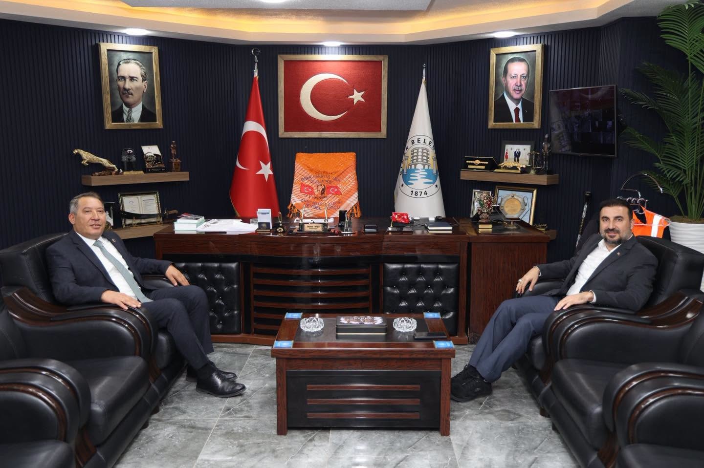  Say�n Dr. �zg�r Kavak�tan Belediye Ba�kan�m�z Veysel Top�u�ya Ziyaret