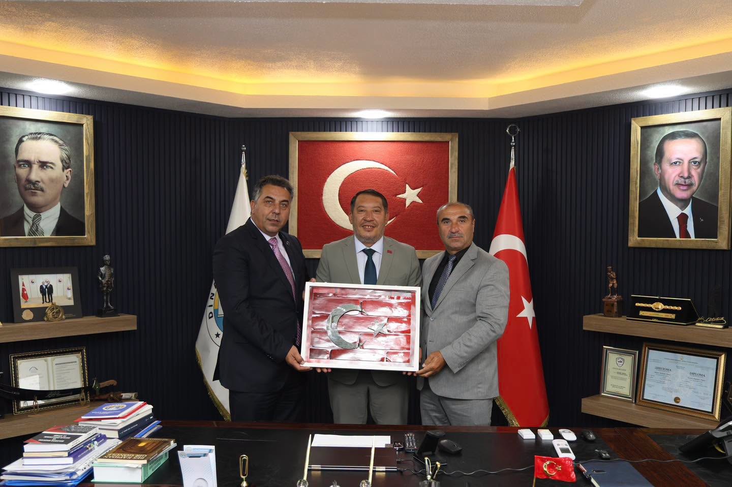 Pazara�a� Belediye Ba�kan�m�z ve AK Parti �ay �l�e Ba�kan�m�z�dan Belediye Ba�kan�m�z Veysel Top�u�ya Ziyaret