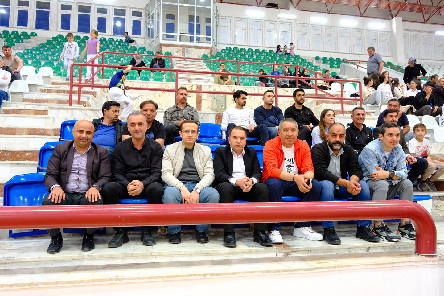 DNARDA VOLEYBOL COKUSU: KURUMLAR KIYASIYA YARITI!