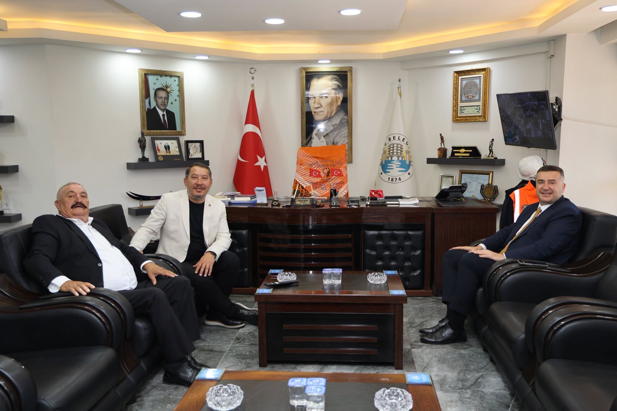 E�irdir Belediye Ba�kan�m�z Mustafa �zer�den Ba�kan�m�z Veysel Top�u�ya Ziyaret