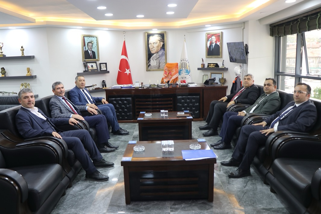 l Milli Eitim Mdrmz Mira Snnetci, Dinar Belediye Bakanmz Veysel Topuyu Ziyaret Etti