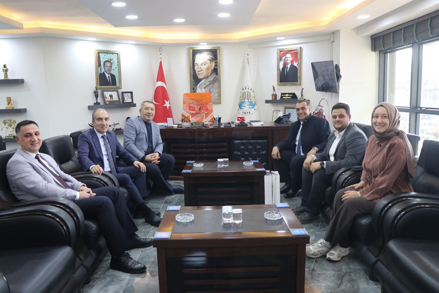 Alt�nta� Belediye Ba�kan�m�z Hikmet Tun�tan Belediye Ba�kan�m�z Veysel Top�u�ya ziyaret