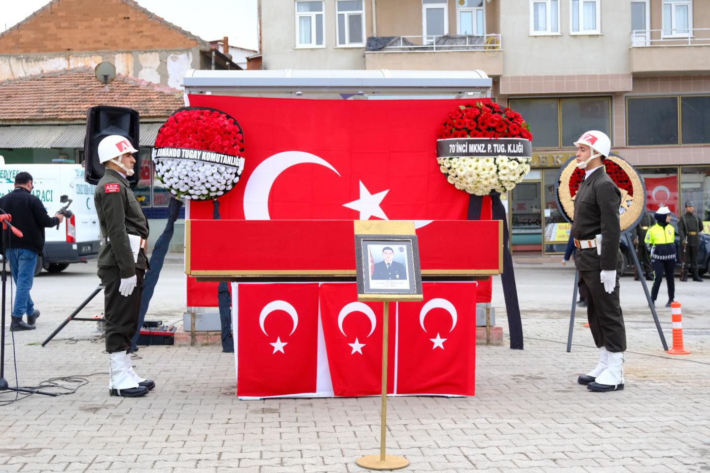UZMAN AVU SMET AKTA SON YOLCULUUNA UURLANDI